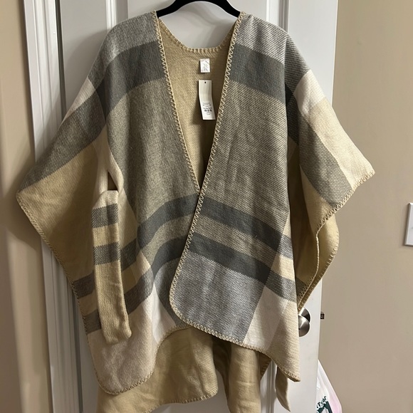 Francescas oversized sweater/shaw - Picture 1 of 6